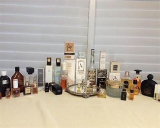 MMT133 Various Vintage Perfume Bottles & Mirrored Vanity Tray 