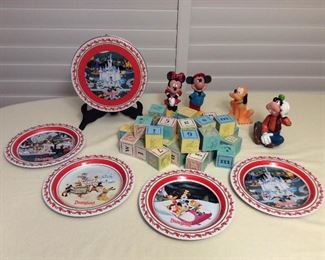MMT147 Disney Tin Plates, Wooden Blocks & Vinyl Figures 