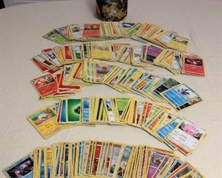 MMT150 Over 500 Pokémon Trading Cards & Tin