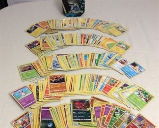 MMT151 Over 500 Pokémon Trading Cards & Tin