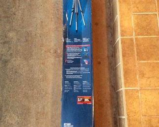 MMT171 Bosch Aluminum Contractors’ Tripod New