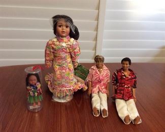 MMT179 Collectible Hawaiian Dolls