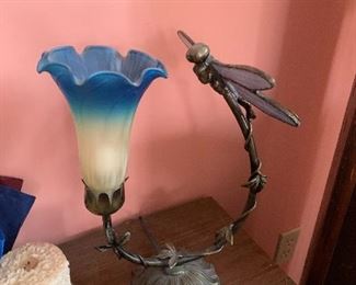 Vintage dragonfly & flower stained glass lamp 