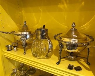  A pair of shaffing dishes