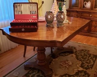 Pedestal dining table, retro lamps