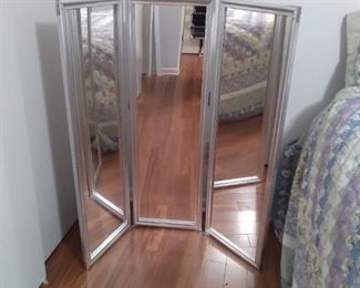 tri-fold mirror