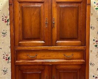 Armoire/TV Cabinet