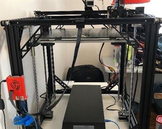Ended 3D printer with supplies 