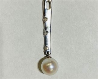 $220 All Real Authentic 14K White Gold 1.2 Grams 0.10 Carat Diamond White Pearl Pendant Please text or call 7032689529 for inquiries, or visit Tysons Jewelry located at:
8373 Leesburg Pike #12, Vienna Virginia 22182
Robert, the owner of Tysons Jewelry, has over 30+ years working in the jewelry business and has verified the authenticity of this listing.
Robert buys gold and precious metals at 95%. Please use the link: https://tysonsjewelry.net for specific prices.
Inquiries regarding gold, silver, precious metals, coins, watches, diamonds, cars, and collectibles are welcome!
Visit the Tysons Jewelry Facebook store using this link for more pictures:
https://www.facebook.com/marketplace/profile/100029355397784/?ref=share_attachment