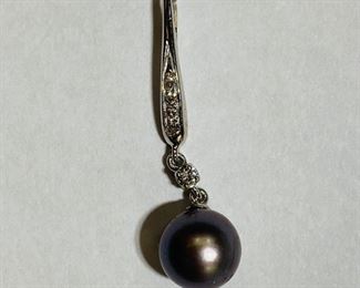 $150 All Real Authentic 14K White Gold 1.2 Grams 0.06 Carat Diamond Black Pearl Pendant Please text or call 7032689529 for inquiries, or visit Tysons Jewelry located at:
8373 Leesburg Pike #12, Vienna Virginia 22182
Robert, the owner of Tysons Jewelry, has over 30+ years working in the jewelry business and has verified the authenticity of this listing.
Robert buys gold and precious metals at 95%. Please use the link: https://tysonsjewelry.net for specific prices.
Inquiries regarding gold, silver, precious metals, coins, watches, diamonds, cars, and collectibles are welcome!
Visit the Tysons Jewelry Facebook store using this link for more pictures:
https://www.facebook.com/marketplace/profile/100029355397784/?ref=share_attachment