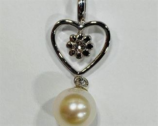 $100 All Real Authentic 14K White Gold 0.8 Grams 0.03 Carat Diamonds White Pearl Flower Heart Pendant Please text or call 7032689529 for inquiries, or visit Tysons Jewelry located at:
8373 Leesburg Pike #12, Vienna Virginia 22182
Robert, the owner of Tysons Jewelry, has over 30+ years working in the jewelry business and has verified the authenticity of this listing.
Robert buys gold and precious metals at 95%. Please use the link: https://tysonsjewelry.net for specific prices.
Inquiries regarding gold, silver, precious metals, coins, watches, diamonds, cars, and collectibles are welcome!
Visit the Tysons Jewelry Facebook store using this link for more pictures:
https://www.facebook.com/marketplace/profile/100029355397784/?ref=share_attachment