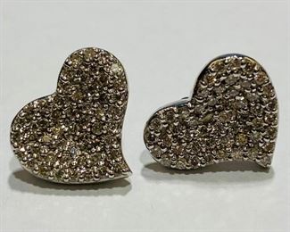 $680 All Real Authentic 14K White Gold 4.3 Grams 0.61 Carat Diamond Heart Earrings Please text or call 7032689529 for inquiries, or visit Tysons Jewelry located at:
8373 Leesburg Pike #12, Vienna Virginia 22182
Robert, the owner of Tysons Jewelry, has over 30+ years working in the jewelry business and has verified the authenticity of this listing.
Robert buys gold and precious metals at 95%. Please use the link: https://tysonsjewelry.net for specific prices.
Inquiries regarding gold, silver, precious metals, coins, watches, diamonds, cars, and collectibles are welcome!
Visit the Tysons Jewelry Facebook store using this link for more pictures:
https://www.facebook.com/marketplace/profile/100029355397784/?ref=share_attachment
