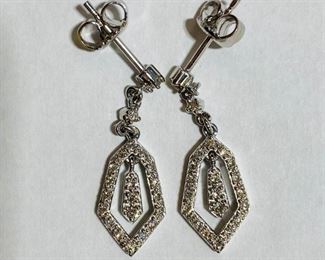 $450 All Real Authentic 14K White Gold 2.5 Grams 0.37 Carat Diamond Earrings Please text or call 7032689529 for inquiries, or visit Tysons Jewelry located at:
8373 Leesburg Pike #12, Vienna Virginia 22182
Robert, the owner of Tysons Jewelry, has over 30+ years working in the jewelry business and has verified the authenticity of this listing.
Robert buys gold and precious metals at 95%. Please use the link: https://tysonsjewelry.net for specific prices.
Inquiries regarding gold, silver, precious metals, coins, watches, diamonds, cars, and collectibles are welcome!
Visit the Tysons Jewelry Facebook store using this link for more pictures:
https://www.facebook.com/marketplace/profile/100029355397784/?ref=share_attachment