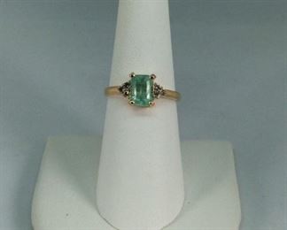 Natural Colombian Emerald Gold Ring