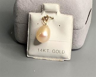 Freshwater Pearl 14k Gold Pendant