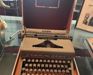 1941 Vintage typewriter