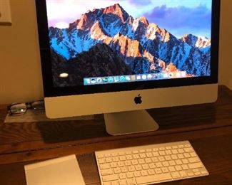 Apple Computer, wireless keyboard and 