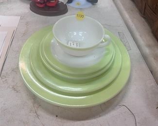 PYREX 5 PIECE LIME PLACE SETTING
