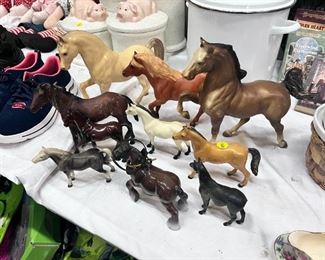 (10) horse figures