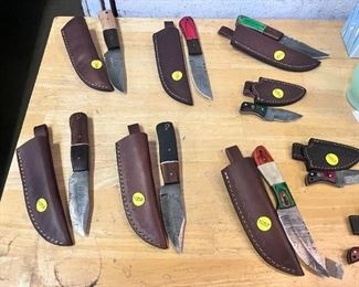 lot of knives with sheathes 