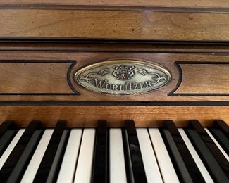 Wurlitzer Piano w Bench