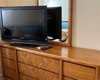 Vtg Dresser w Mirror and Nightstand (needs some love), Sony TV