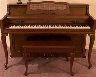 Wurlitzer Piano w Bench
