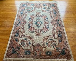 Pink & White floral wool rug / 94"L x 62"W