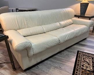 Natuzzi Salotti white leather sofa (pr)