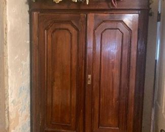 beautiful armoire fro your entrance hall or spare room.  has hanger rods or you can put in shelves. 1 drawer