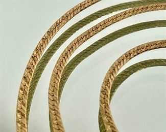 Close up of the chain detail: $200: 20" Marked 14K gold chain. Minor kink as shown. Priced as-is. 