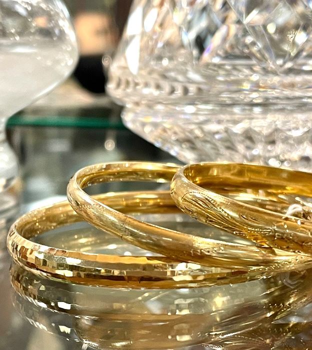 SOLD Middle Piece:  Marked 14K gold, vintage extension bracelet. Delicate etchings, elegant piece! Top piece: Marked CB750 (18K). 7.2dwt. Security clasp need a mm adjustment/pinch to secure. 