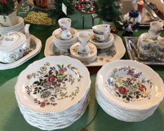 Spode Copeland Romney Dagroon china.  At least six place settings plus additional plates, serving dishes and teapot.