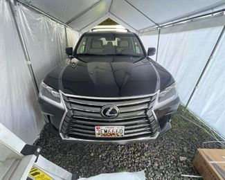 $86,000 2021 Lexus LX570
Please text or call 7032689529 for inquiries, or visit Tysons Jewelry located at:
8373 Leesburg Pike #12, Vienna Virginia 22182
It is in excellent condition.
First Owner,
3800 Miles, 
the VIN is JTJFY7AX6M4333726.
The price shown is the final bottom price.