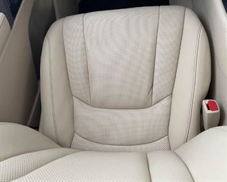 $86,000 2021 Lexus LX570
Please text or call 7032689529 for inquiries, or visit Tysons Jewelry located at:
8373 Leesburg Pike #12, Vienna Virginia 22182
It is in excellent condition.
First Owner,
3800 Miles, 
the VIN is JTJFY7AX6M4333726.
The price shown is the final bottom price.