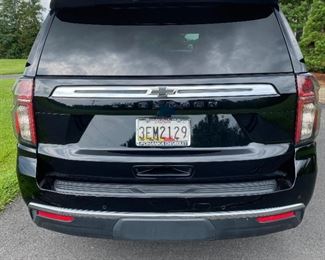 $42,500 2021 Suburban LS
Please text or call 7032689529 for inquiries, or visit Tysons Jewelry located at:
8373 Leesburg Pike #12, Vienna Virginia 22182
It is in excellent condition.
First Owner,
87800 Miles,
the VIN is 1GNSKBKD5MR216630.
The price shown is the final bottom price.