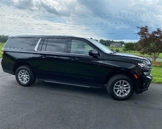 $42,500 2021 Suburban LS
Please text or call 7032689529 for inquiries, or visit Tysons Jewelry located at:
8373 Leesburg Pike #12, Vienna Virginia 22182
It is in excellent condition.
First Owner,
87800 Miles,
the VIN is 1GNSKBKD5MR216630.
The price shown is the final bottom price.