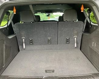 $42,500 2021 Suburban LS
Please text or call 7032689529 for inquiries, or visit Tysons Jewelry located at:
8373 Leesburg Pike #12, Vienna Virginia 22182
It is in excellent condition.
First Owner,
87800 Miles,
the VIN is 1GNSKBKD5MR216630.
The price shown is the final bottom price.