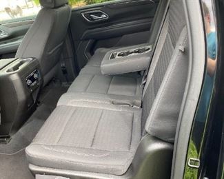 $42,500 2021 Suburban LS
Please text or call 7032689529 for inquiries, or visit Tysons Jewelry located at:
8373 Leesburg Pike #12, Vienna Virginia 22182
It is in excellent condition.
First Owner,
87800 Miles,
the VIN is 1GNSKBKD5MR216630.
The price shown is the final bottom price.