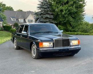 $75000 1998 Rolls-Royce Silver Spur
Please text or call 7032689529 for inquiries, or visit Tysons Jewelry located at:
8373 Leesburg Pike #12, Vienna Virginia 22182
Pristine condition, inside and out
1 of 59 produced
9,300 Miles
The VIN is SCAZN19C3WCX66119
Second owner
The price shown is the final bottom price.