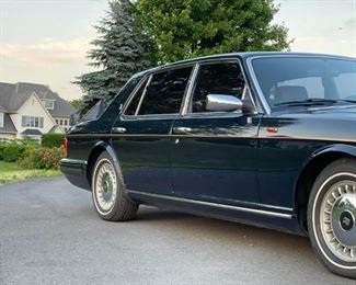 $75000 1998 Rolls-Royce Silver Spur
Please text or call 7032689529 for inquiries, or visit Tysons Jewelry located at:
8373 Leesburg Pike #12, Vienna Virginia 22182
Pristine condition, inside and out
1 of 59 produced
9,300 Miles
The VIN is SCAZN19C3WCX66119
Second owner
The price shown is the final bottom price.