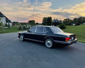 $75000 1998 Rolls-Royce Silver Spur
Please text or call 7032689529 for inquiries, or visit Tysons Jewelry located at:
8373 Leesburg Pike #12, Vienna Virginia 22182
Pristine condition, inside and out
1 of 59 produced
9,300 Miles
The VIN is SCAZN19C3WCX66119
Second owner
The price shown is the final bottom price.