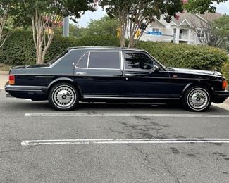 $75000 1998 Rolls-Royce Silver Spur
Please text or call 7032689529 for inquiries, or visit Tysons Jewelry located at:
8373 Leesburg Pike #12, Vienna Virginia 22182
Pristine condition, inside and out
1 of 59 produced
9,300 Miles
The VIN is SCAZN19C3WCX66119
Second owner
The price shown is the final bottom price.