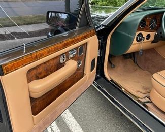 $75000 1998 Rolls-Royce Silver Spur
Please text or call 7032689529 for inquiries, or visit Tysons Jewelry located at:
8373 Leesburg Pike #12, Vienna Virginia 22182
Pristine condition, inside and out
1 of 59 produced
9,300 Miles
The VIN is SCAZN19C3WCX66119
Second owner
The price shown is the final bottom price.