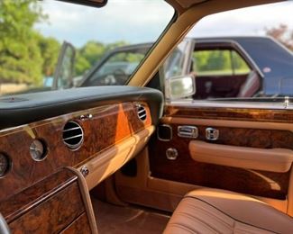 $75000 1998 Rolls-Royce Silver Spur
Please text or call 7032689529 for inquiries, or visit Tysons Jewelry located at:
8373 Leesburg Pike #12, Vienna Virginia 22182
Pristine condition, inside and out
1 of 59 produced
9,300 Miles
The VIN is SCAZN19C3WCX66119
Second owner
The price shown is the final bottom price.