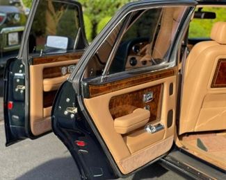 $75000 1998 Rolls-Royce Silver Spur
Please text or call 7032689529 for inquiries, or visit Tysons Jewelry located at:
8373 Leesburg Pike #12, Vienna Virginia 22182
Pristine condition, inside and out
1 of 59 produced
9,300 Miles
The VIN is SCAZN19C3WCX66119
Second owner
The price shown is the final bottom price.