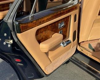 $75000 1998 Rolls-Royce Silver Spur
Please text or call 7032689529 for inquiries, or visit Tysons Jewelry located at:
8373 Leesburg Pike #12, Vienna Virginia 22182
Pristine condition, inside and out
1 of 59 produced
9,300 Miles
The VIN is SCAZN19C3WCX66119
Second owner
The price shown is the final bottom price.