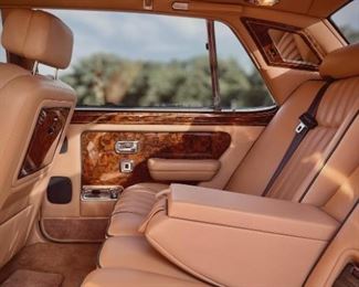 $75000 1998 Rolls-Royce Silver Spur
Please text or call 7032689529 for inquiries, or visit Tysons Jewelry located at:
8373 Leesburg Pike #12, Vienna Virginia 22182
Pristine condition, inside and out
1 of 59 produced
9,300 Miles
The VIN is SCAZN19C3WCX66119
Second owner
The price shown is the final bottom price.