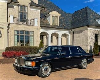$75000 1998 Rolls-Royce Silver Spur
Please text or call 7032689529 for inquiries, or visit Tysons Jewelry located at:
8373 Leesburg Pike #12, Vienna Virginia 22182
Pristine condition, inside and out
1 of 59 produced
9,300 Miles
The VIN is SCAZN19C3WCX66119
Second owner
The price shown is the final bottom price.