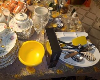 Assorted Kitchen Contents